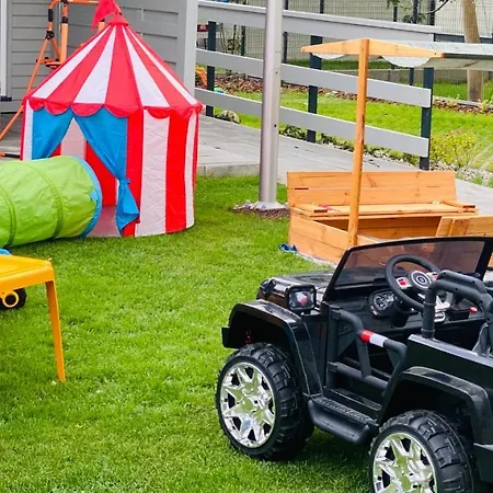 Siesta Pensjonat, * 레왈