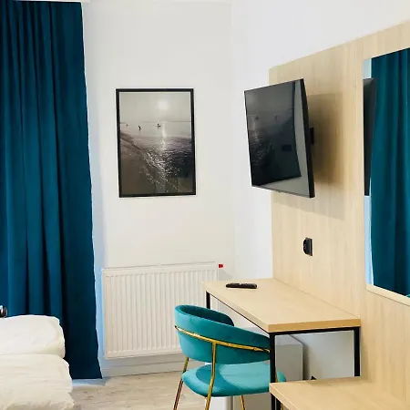 Siesta Pensjonat, * 레왈