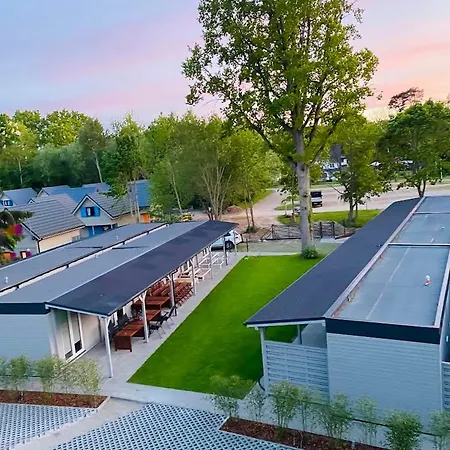 Siesta Pensjonat, * 레왈