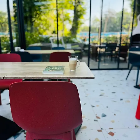 Siesta Pensjonat, 홀리데이파크 *