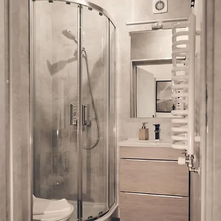 Siesta Pensjonat, 홀리데이파크 레왈